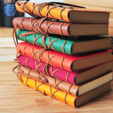 Wholesale vintage A5 magnetic traveler leather notebook