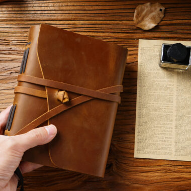 Custom vintage leather agenda daily notebook retro style
